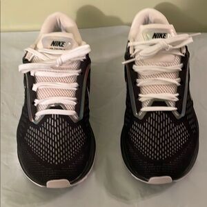 Nike Women's Black and White Sneakers